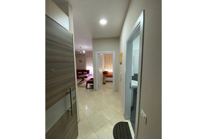 Shtepi me qera Apartament ne Tirane, 1+1, Mobilimi E mobiluar, Pagesa 500  Euro.