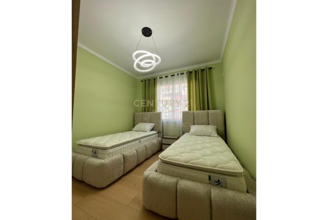 Shtepi ne shitje Apartament ne Tirane, 2+1, Mobilimi E mobiluar, Pagesa 145,000  Euro.