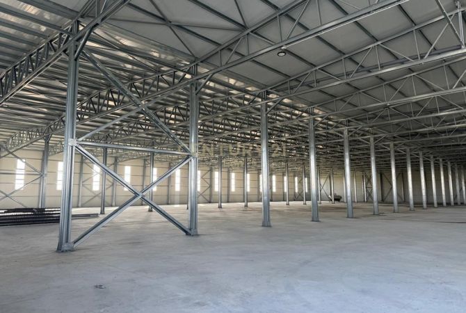 Ambiente Commerciale in Affitto 4+1 a Durazzo - 10,000 Euro