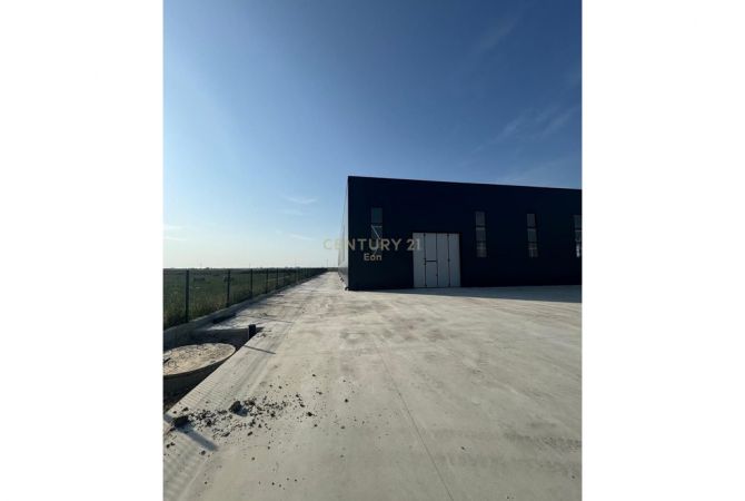 Ambiente Commerciale in Affitto 4+1 a Durazzo - 10,000 Euro