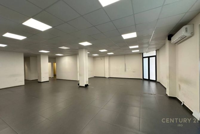 Ambiente Commerciale in Affitto 3+1 a Tirana - 200 Euro