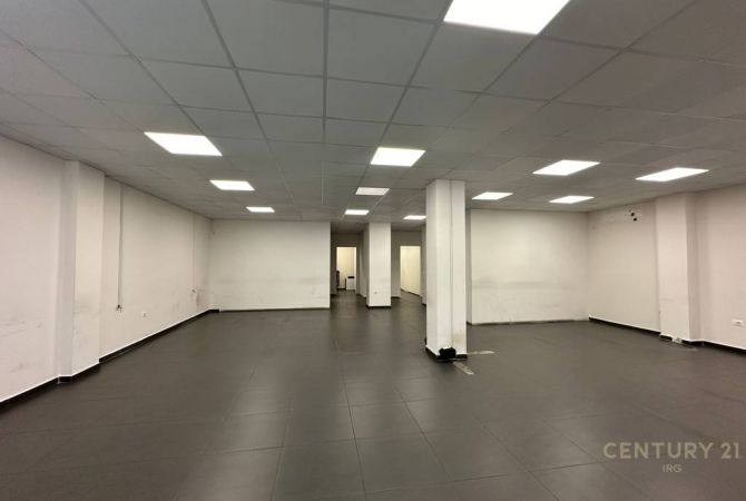 Ambiente Commerciale in Affitto 3+1 a Tirana - 200 Euro
