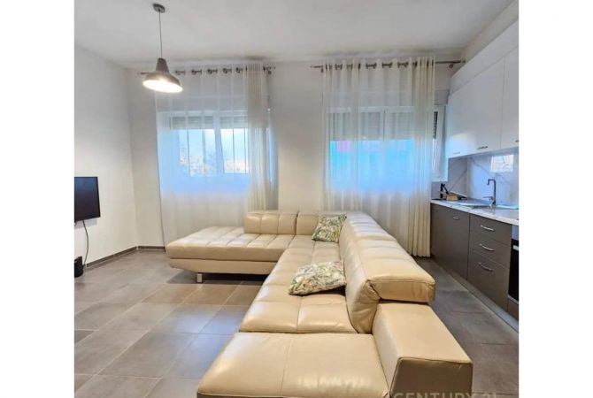 Shtepi me qera Apartament ne Tirane, 2+1, Mobilimi E mobiluar, Pagesa 500  Euro.