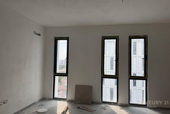 Ambjent biznesi me qera 3+1 ne Tirane - 4,920 Euro