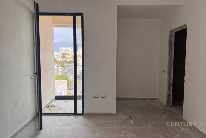Ambjent biznesi me qera 3+1 ne Tirane - 1,200 Euro
