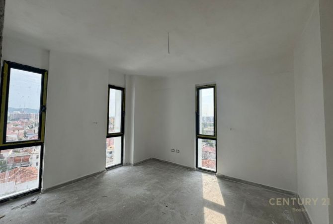 Ambjent biznesi me qera 3+1 ne Tirane - 1,200 Euro