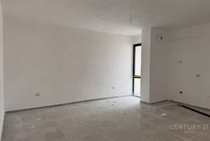 Zyre Me Qira ne Zogu i Zi, Tirane!