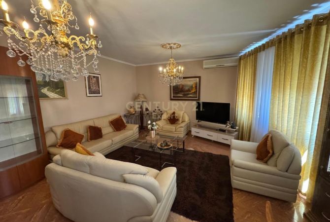 Shtepi me qera 2+1 ne Tirane - 800 Euro