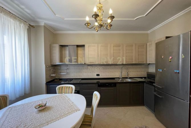 Shtepi me qera 2+1 ne Tirane - 1,000 Euro