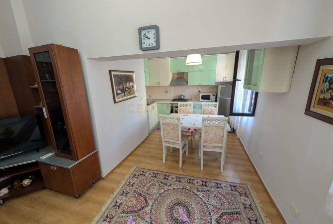 Shtepi me qera Apartament ne Tirane, 2+1, Mobilimi E mobiluar, Pagesa 500  Euro.