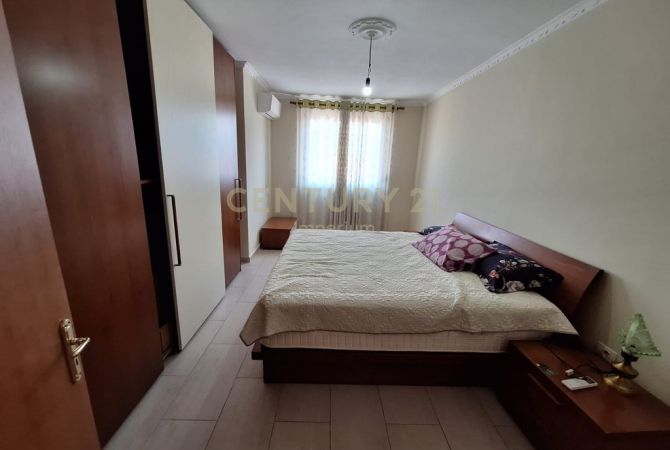 Shtepi ne shitje Apartament ne Tirane, 2+1, Mobilimi E mobiluar, Pagesa 150,000  Euro.