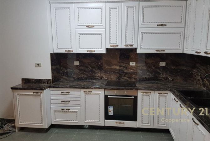 Shtepi ne shitje Apartament ne Tirane, 2+1, Mobilimi E mobiluar, Pagesa 348,000  Euro.