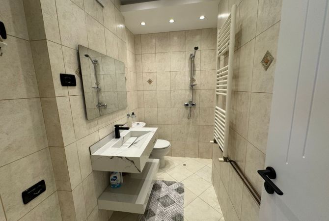 Shtepi ne shitje Apartament ne Tirane, 2+1, Mobilimi E mobiluar, Pagesa 348,000  Euro.