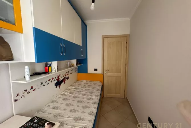 Shtepi ne shitje Apartament ne Tirane, 2+1, Mobilimi E mobiluar, Pagesa 140,000  Euro.