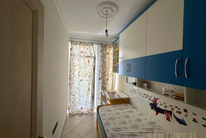 Shtepi ne shitje Apartament ne Tirane, 2+1, Mobilimi E mobiluar, Pagesa 140,000  Euro.
