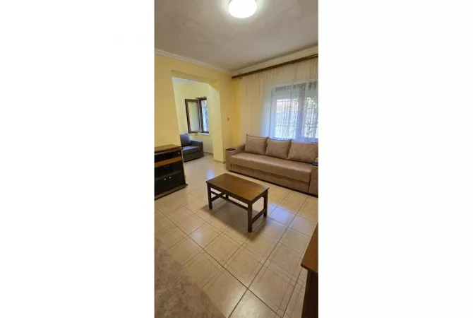 Shtepi ne shitje Apartament ne Tirane, 2+1, Mobilimi E mobiluar, Pagesa 195,000  Euro.