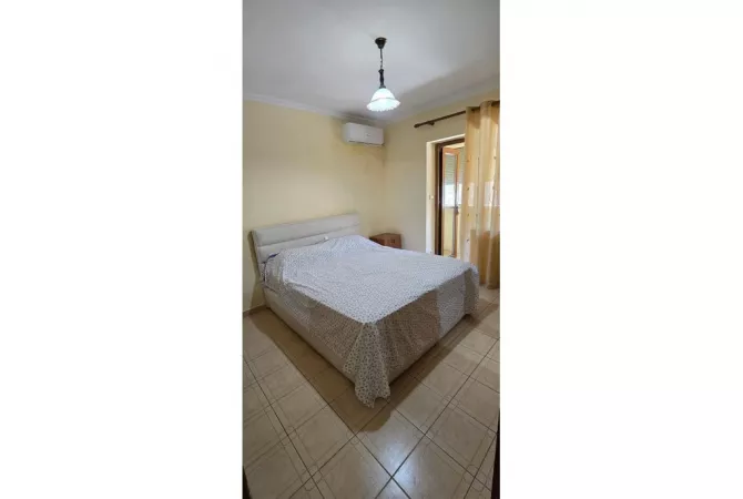 Shtepi ne shitje Apartament ne Tirane, 2+1, Mobilimi E mobiluar, Pagesa 195,000  Euro.