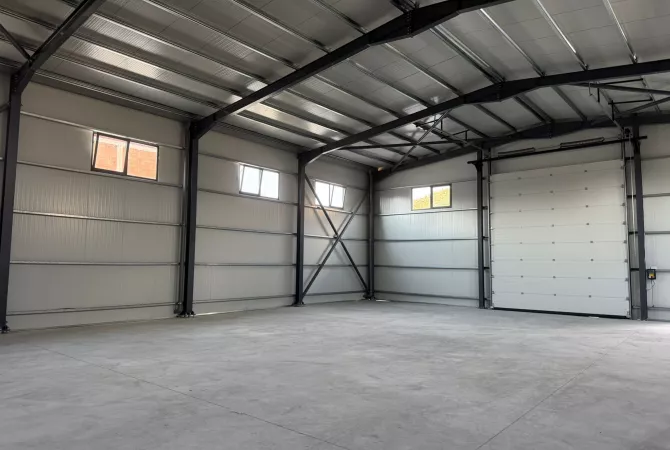 Ambient biznesi me qera 4+1 ne Tirane - 1,500 Euro