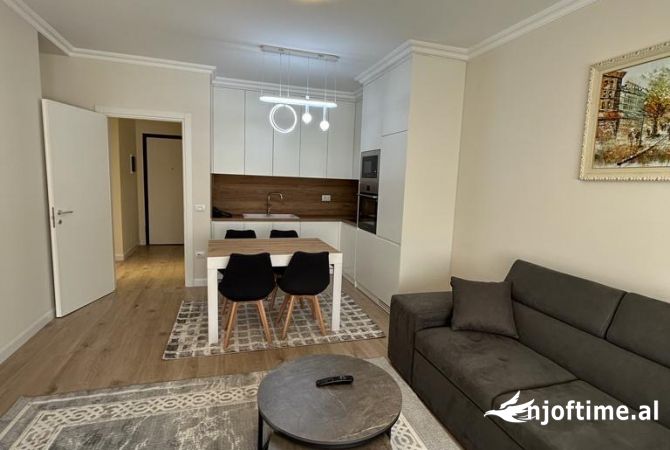Shtepi me qera 2+1 ne Tirane - 1,100 Euro
