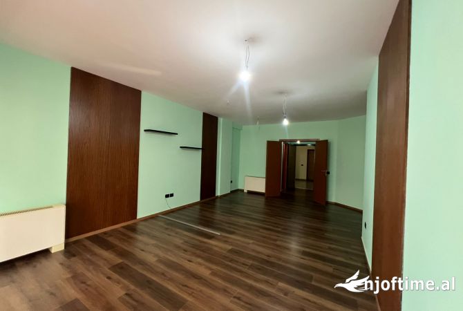 Ambient biznesi me qera 3+1 ne Tirane - 1,500 Euro