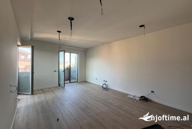 Ambient biznesi me qera 1+1 ne Tirane - 2,500 Euro