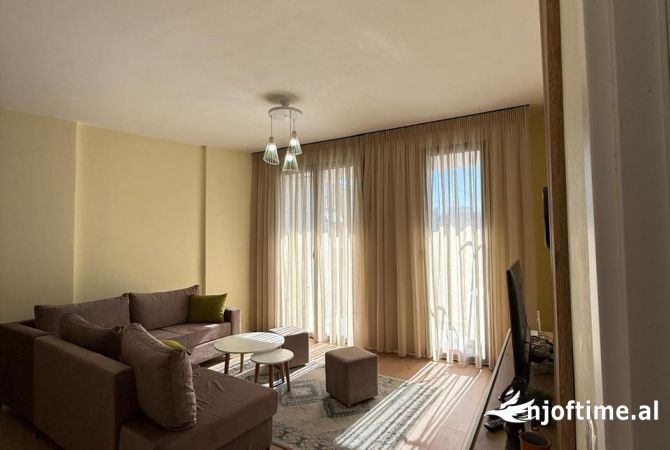 Shtepi me qera 2+1 ne Tirane - 1,000 Euro