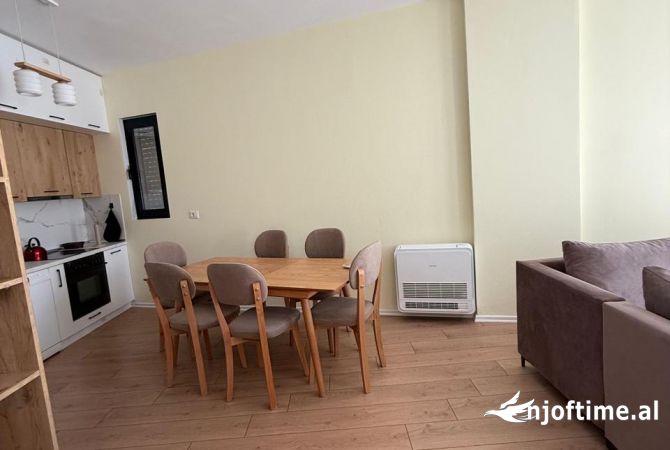 Apartament 2+1+2, Rr Kavajes