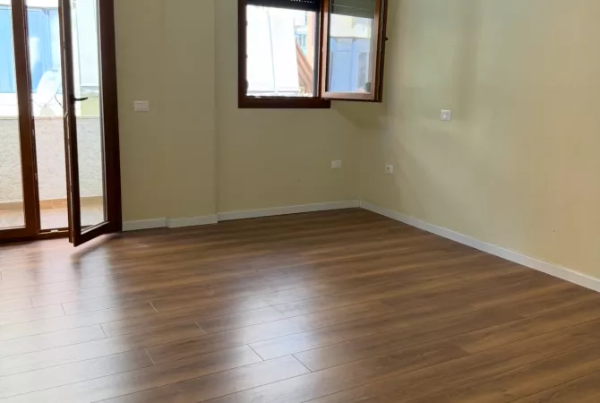 Casa in affitto 3+1 a Tirana - 1,000 Euro
