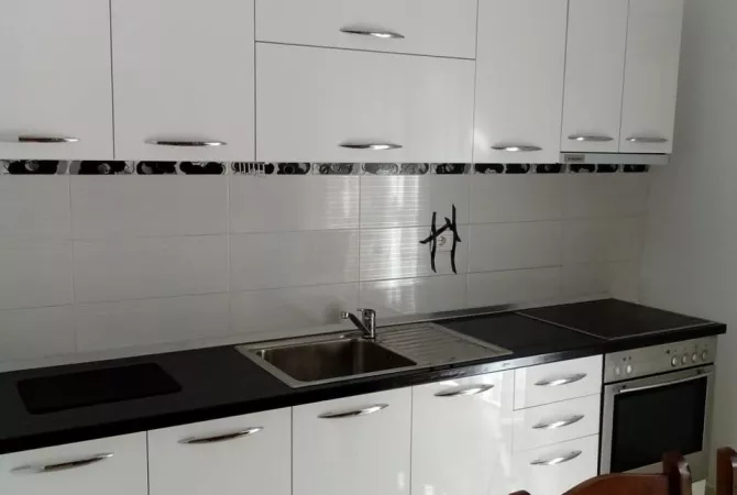 Shtepi me qera 2+1 ne Tirane - 430 Euro