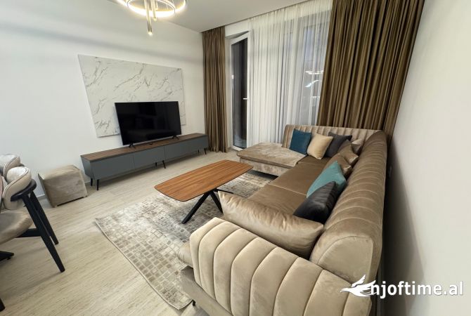 Shtepi me qera 2+1 ne Tirane - 1,800 Euro