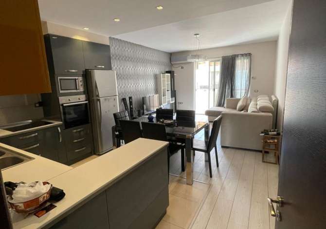 Shtepi ne shitje Apartament ne Tirane, 2+1, Mobilimi E mobiluar, Pagesa 149,000  Euro.
