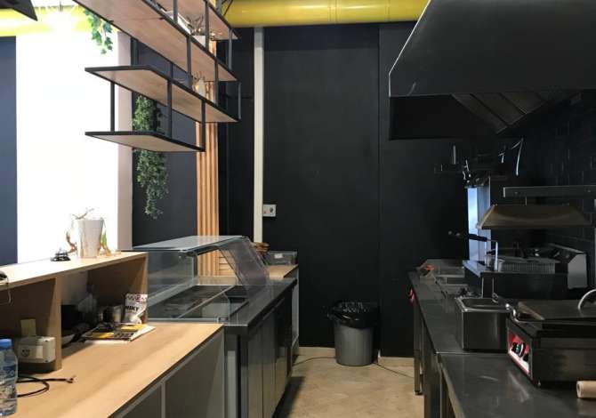 Ambient biznesi me qera 2+1 ne Tirane - 1,100 Euro
