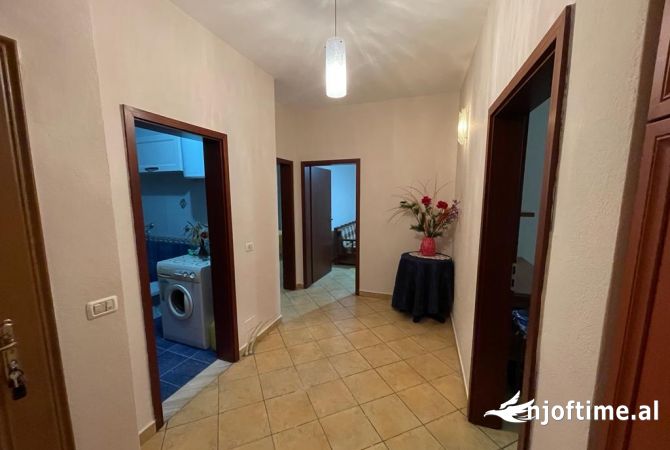 Shtepi me qera Apartament ne Tirane, 2+1, Mobilimi E mobiluar, Pagesa 500  Euro.