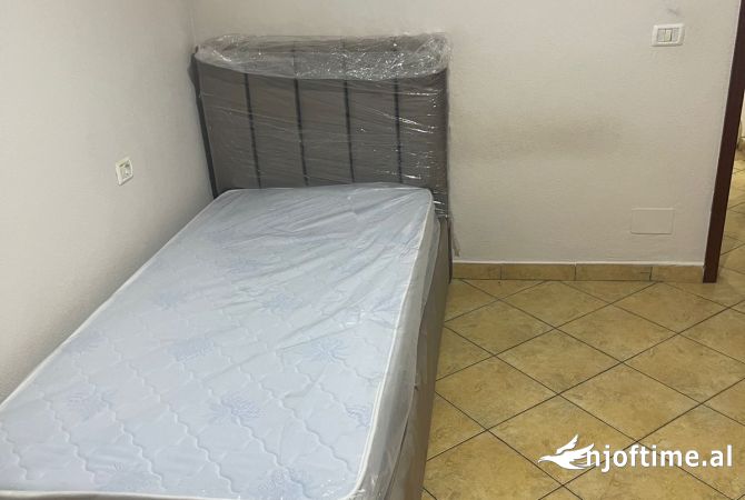 Shtepi me qera Apartament ne Tirane, 2+1, Mobilimi E mobiluar, Pagesa 500  Euro.