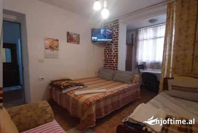 Shtepi me qera Apartament ne Tirane, 1+1, Mobilimi E mobiluar, Pagesa 400  Euro.