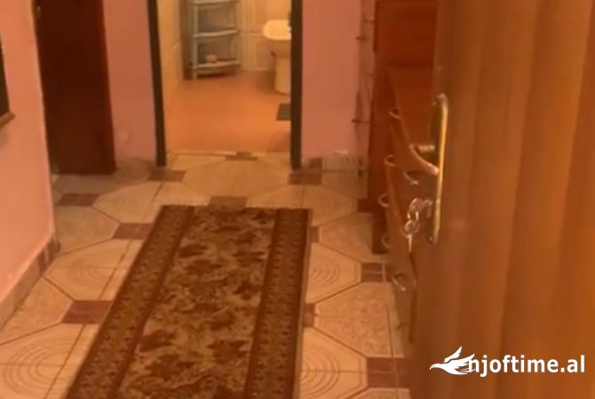 Shtepi me qera Shtepi Private ne Tirane, 1+1, Mobilimi E mobiluar, Pagesa 300  Euro.