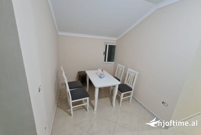 Shtepi me qera Shtepi Private ne Tirane, 2+1, Mobilimi E mobiluar, Pagesa 40,000  Leke.