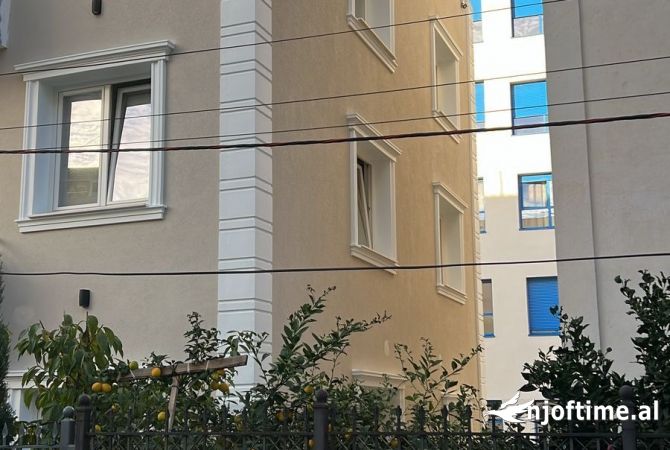 Shtepi me qera Shtepi Private ne Tirane, 1+1, Mobilimi E mobiluar, Pagesa 40,000  Leke.