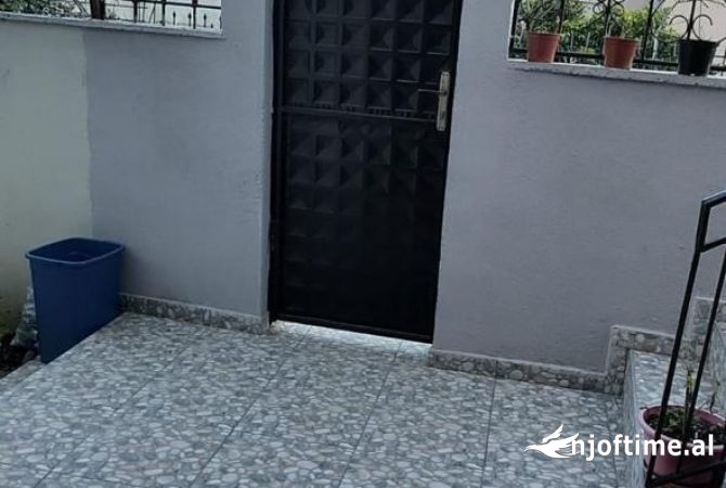 Shtepi me qera Shtepi Private ne Tirane, 2+1, Mobilimi E mobiluar, Pagesa 350  Euro.