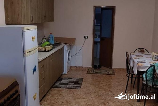 Shtepi me qera Shtepi Private ne Tirane, 2+1, Mobilimi E mobiluar, Pagesa 350  Euro.