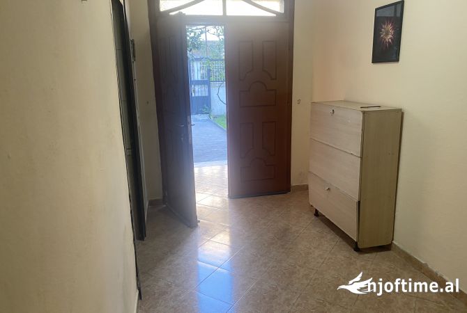 Shtepi me qera Apartament ne Tirane, 1+1, Mobilimi E mobiluar, Pagesa 30,000  Leke.