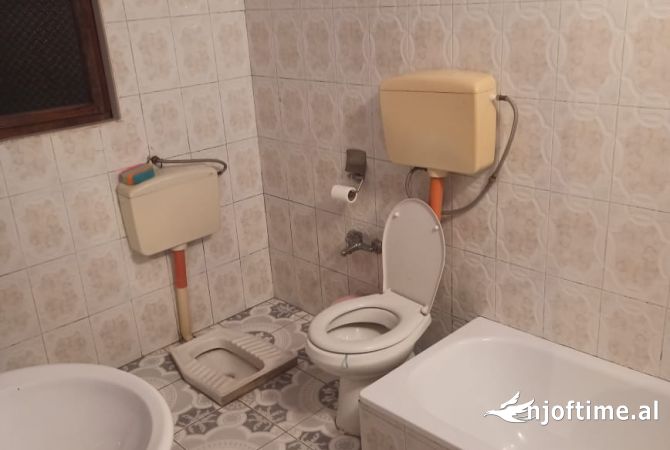 Shtepi me qera Shtepi Private ne Tirane, 2+1, Mobilimi E mobiluar, Pagesa 300  Euro.