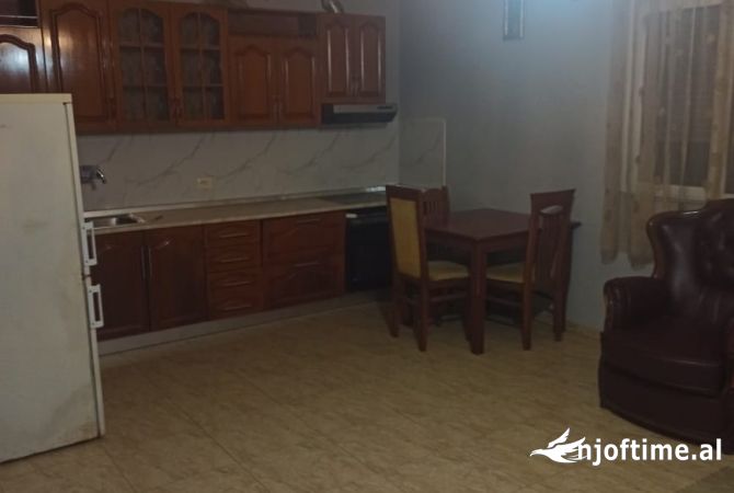Shtepi me qera 2+1 ne Tirane - 300 Euro