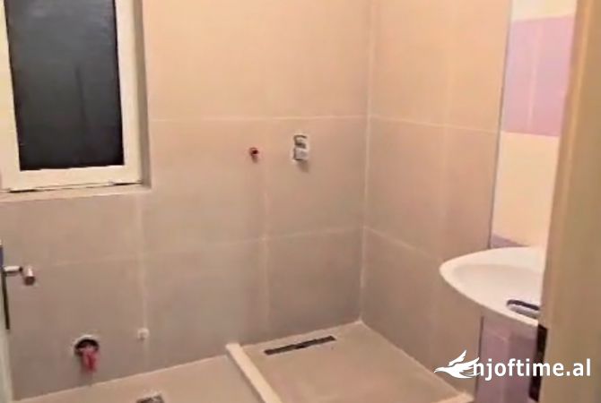 Shtepi me qera 2+1 ne Tirane - 380 Euro