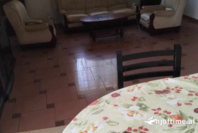 Shtepi me qera Apartament ne Tirane, 2+1, Mobilimi E mobiluar, Pagesa 350  Euro.