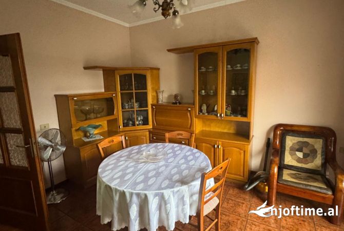 Shtepi me qera 2+1 ne Tirane - 450 Euro