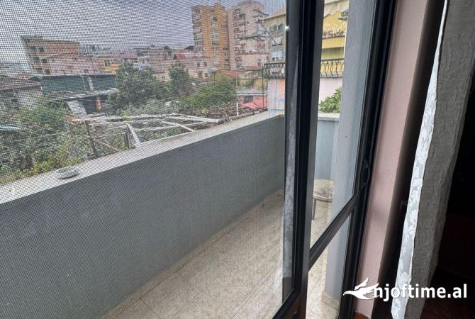 Shtepi me qera Apartament ne Tirane, 2+1, Mobilimi E mobiluar, Pagesa 450  Euro.