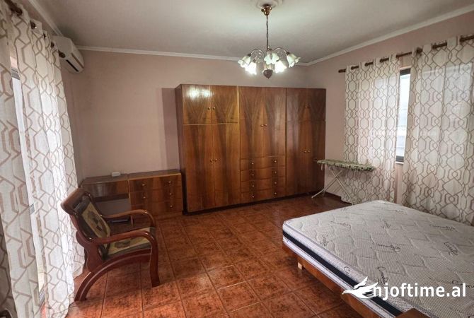 Shtepi me qera Apartament ne Tirane, 2+1, Mobilimi E mobiluar, Pagesa 450  Euro.