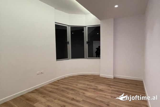 Shtepi ne shitje Apartament ne Tirane, 2+1, Mobilimi Bosh, pa mobiluar, Pagesa 237,000  Euro.