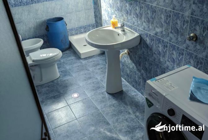 Shtepi me qera Apartament ne Tirane, 2+1, Mobilimi E mobiluar, Pagesa 500  Euro.